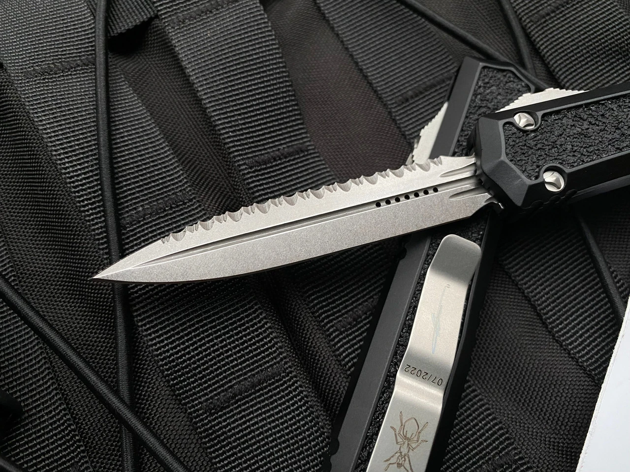 Microtech Makora D/E Stonewashed Full Serrated 206-12S 2 Microtech Makora D/E Stonewashed Full Serrated 206-12S - Image 2