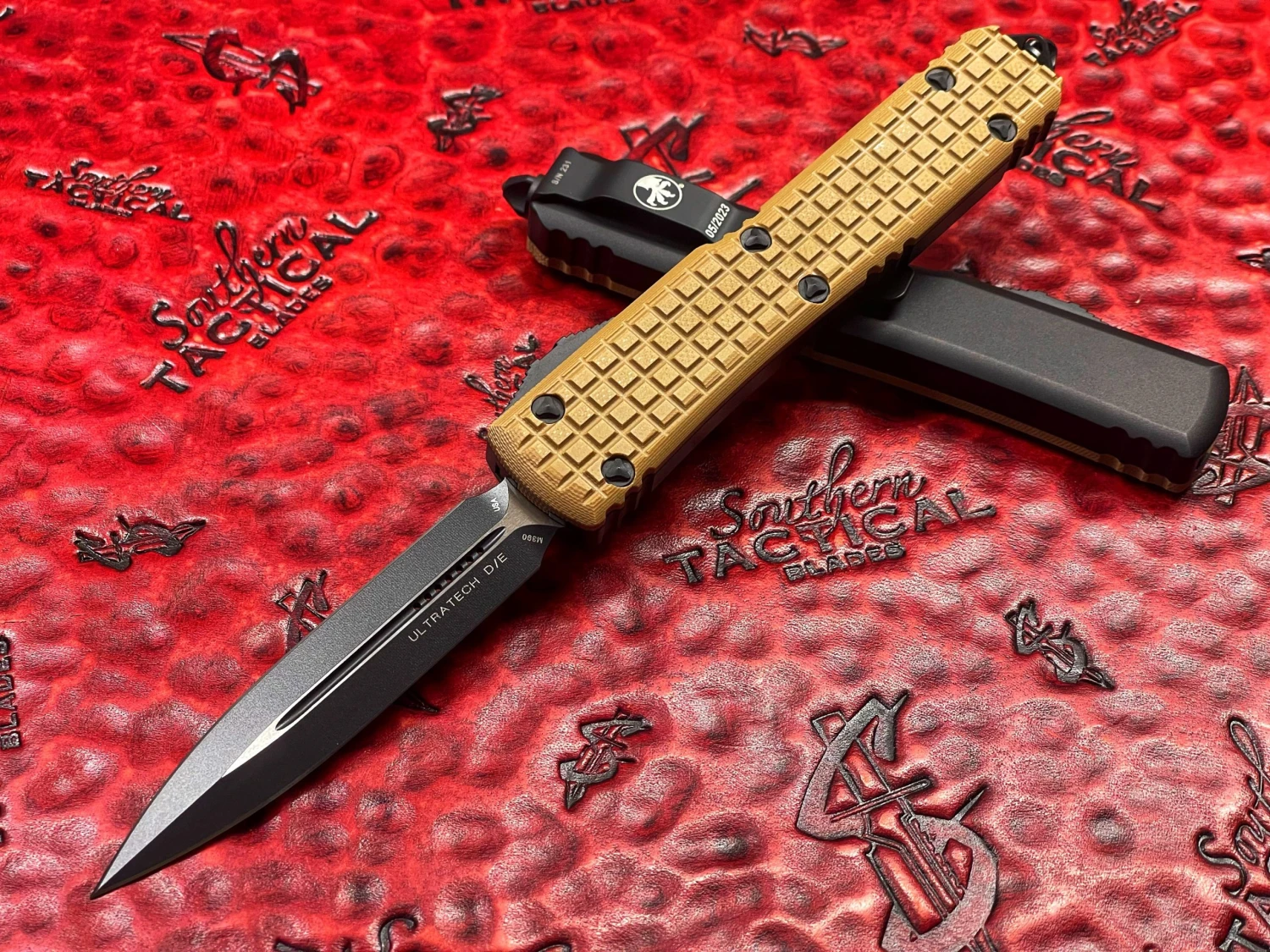 Microtech Ultratech Double Edge Standard Tan Frag G10 Signature Series 1 Microtech Ultratech Double Edge Standard Tan Frag G10 Signature Series