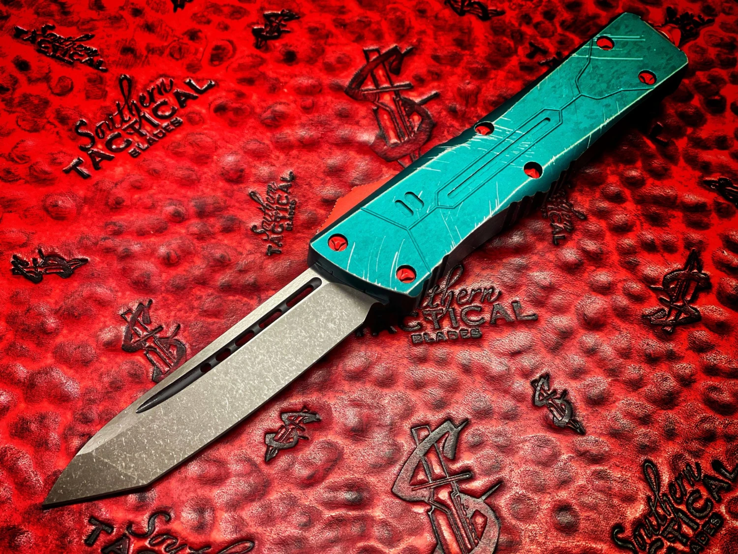 Microtech Combat Troodon Bounty Hunter Tanto OTF Knife 1 Microtech Combat Troodon Bounty Hunter Tanto OTF Knife