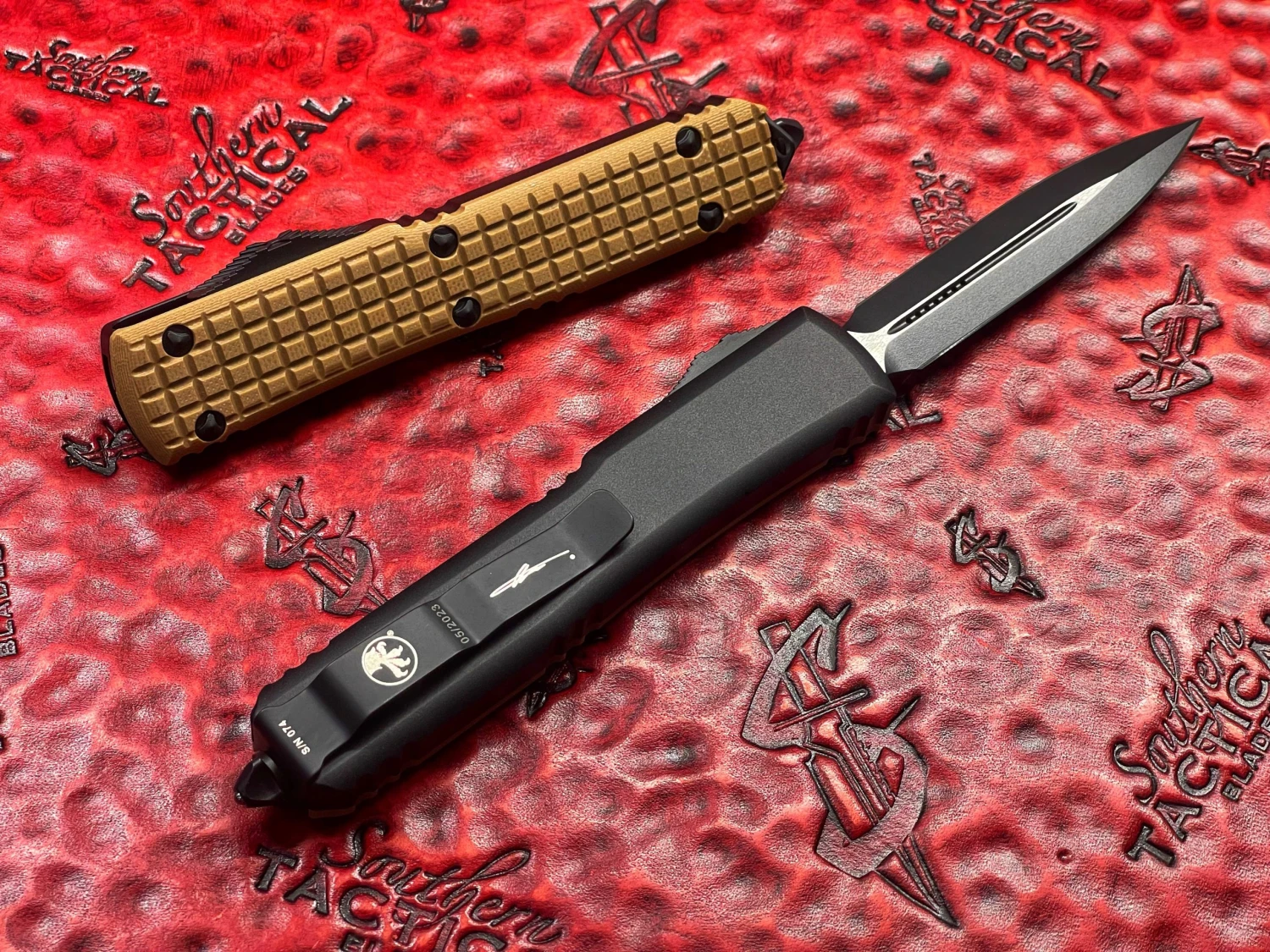 Microtech Ultratech Double Edge Standard Tan Frag G10 Signature Series 2 Microtech Ultratech Double Edge Standard Tan Frag G10 Signature Series - Image 2