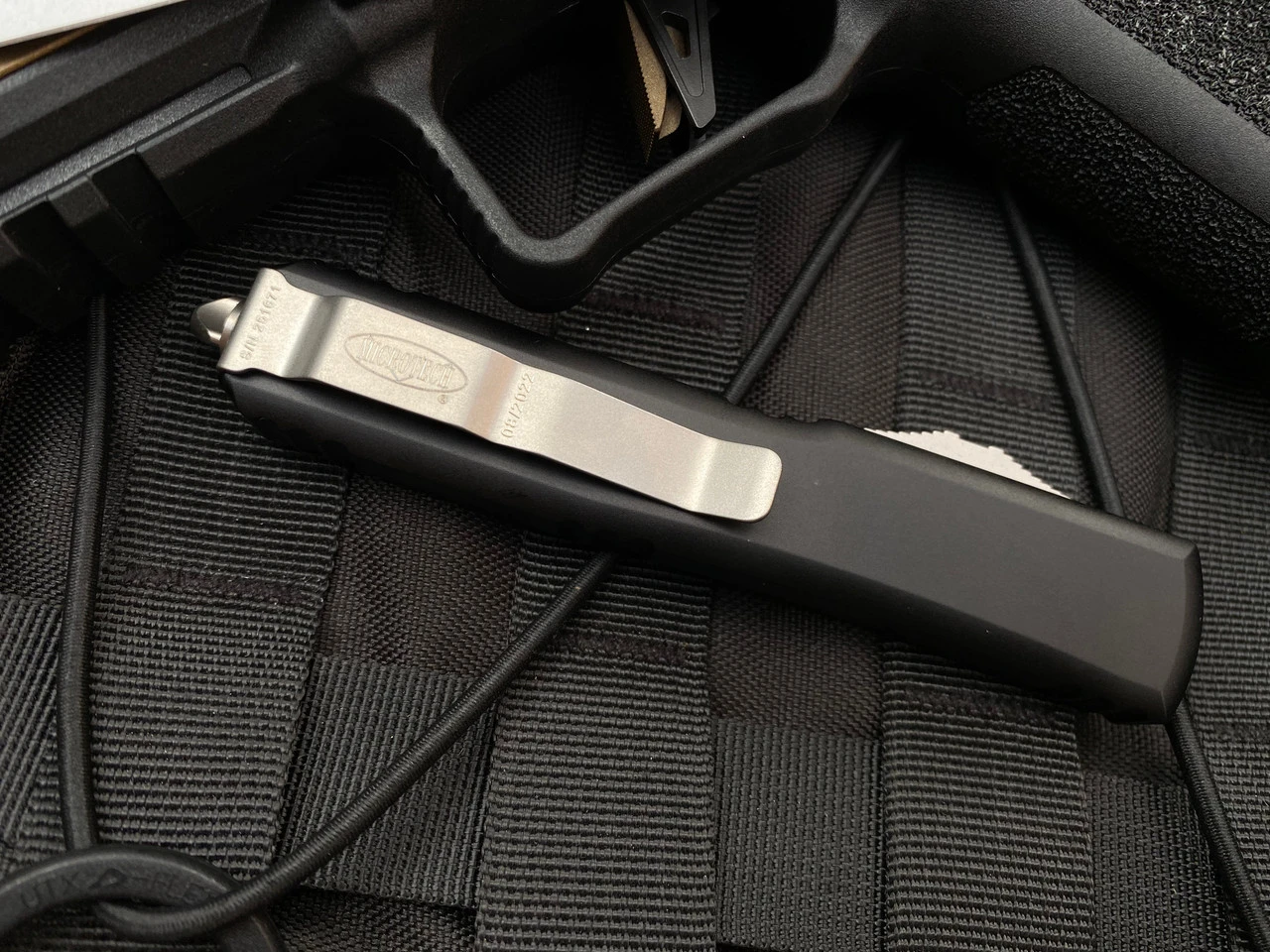 Microtech Ultratech T/E Black Aluminum Body W/ Stoneashed Plain Edge Blade (3.45") 123-10 3 Microtech Ultratech T/E Black Aluminum Body W/ Stoneashed Plain Edge Blade (3.45") 123-10 - Image 3