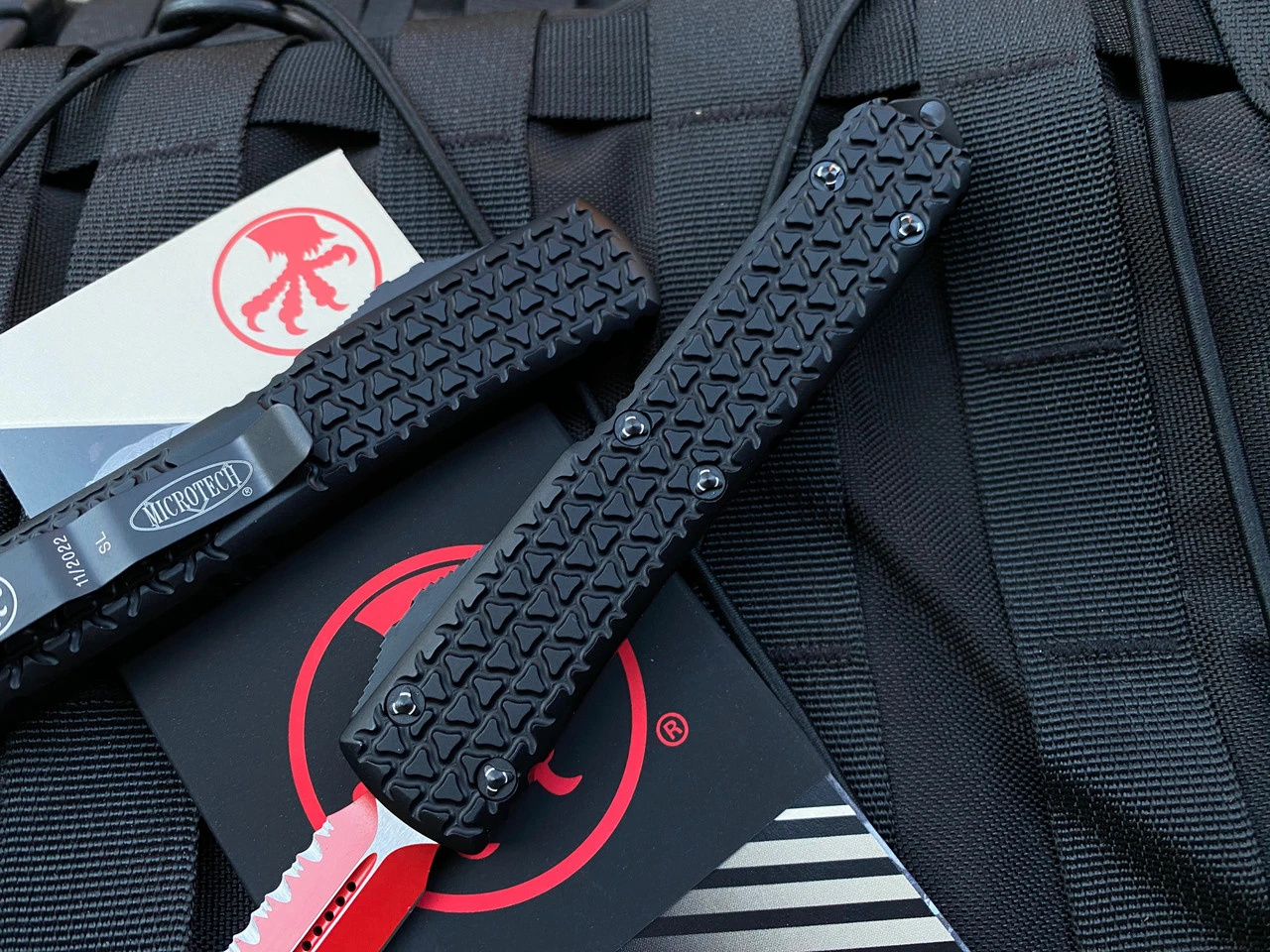Microtech Ultratech D/E Sith Lord Edition Black Tri-Grip Aluminum Body W/ Ringed Hardware And Red Full Serrated Edge Blade (3.4”) 122-3SL 3 Microtech Ultratech D/E Sith Lord Edition Black Tri-Grip Aluminum Body W/ Ringed Hardware And Red Full Serrated Edge Blade (3.4”) 122-3SL - Image 3
