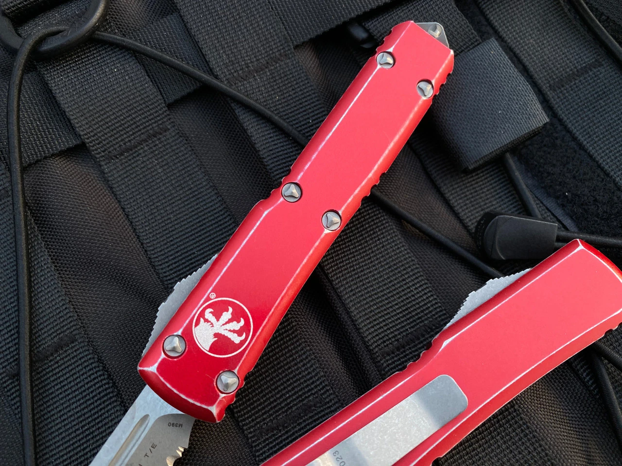 Microtech Ultratech T/E Distressed Red Aluminum Body W/ Apocalyptic Full Serrated Blade (3.4”) 123-12DRD 3 Microtech Ultratech T/E Distressed Red Aluminum Body W/ Apocalyptic Full Serrated Blade (3.4”) 123-12DRD - Image 3