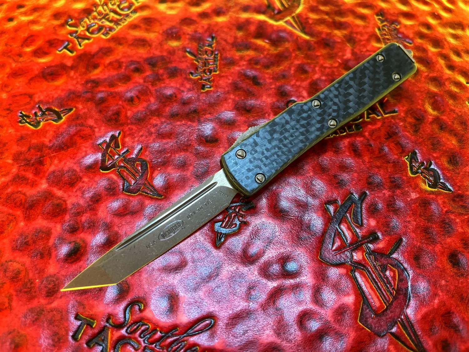 Microtech UTX-70 Tanto Edge Bronze Apocalyptic Standard Carbon Fiber Signature Series 1 Microtech UTX-70 Tanto Edge Bronze Apocalyptic Standard Carbon Fiber Signature Series