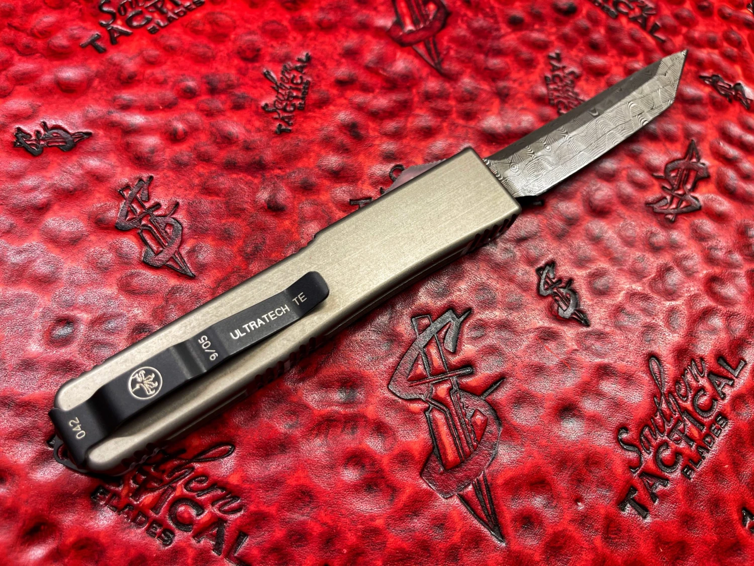 Microtech Ultratech Tanto Clear Top, Clear Button, Devin Thomas Damascus 2 Microtech Ultratech Tanto Clear Top, Clear Button, Devin Thomas Damascus - Image 2