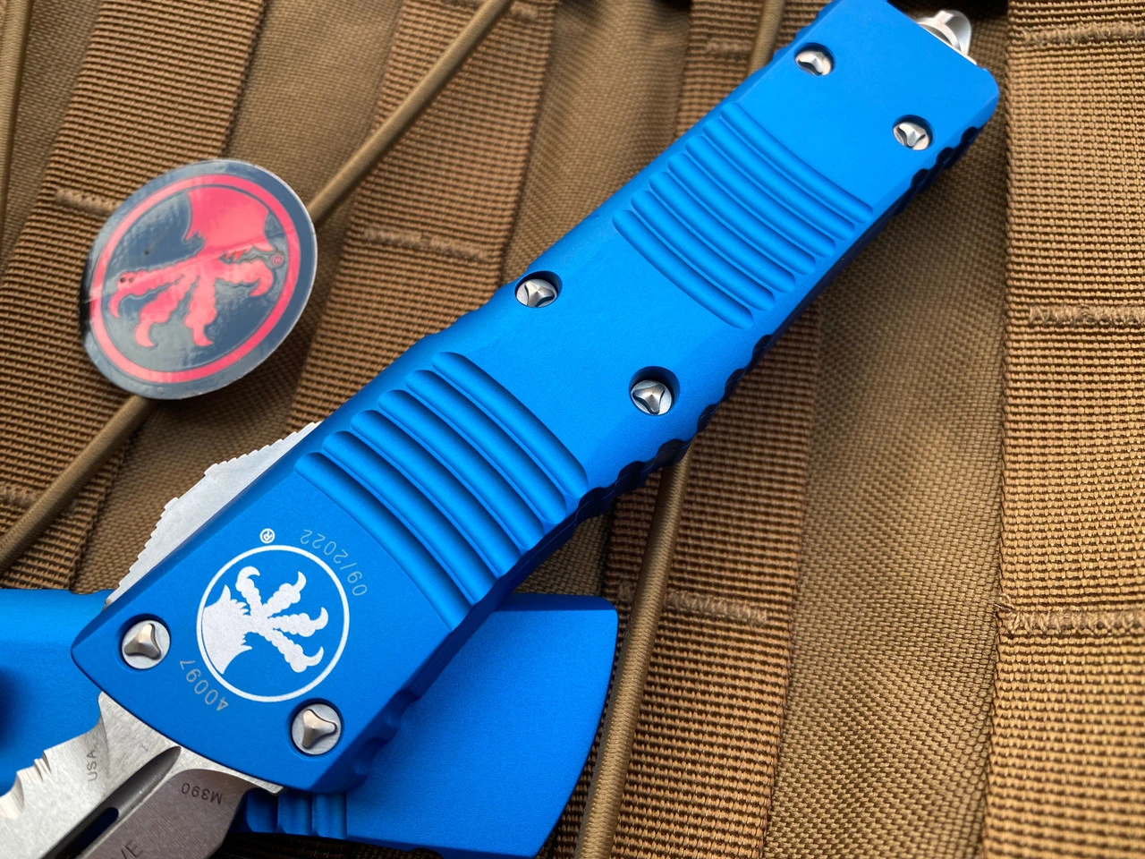 Microtech Combat Troodon D/E Blue Aluminum Body W/ Stonewashed Full Serrated Blade (3.81”) 142-12BL 4 Microtech Combat Troodon D/E Blue Aluminum Body W/ Stonewashed Full Serrated Blade (3.81”) 142-12BL - Image 4